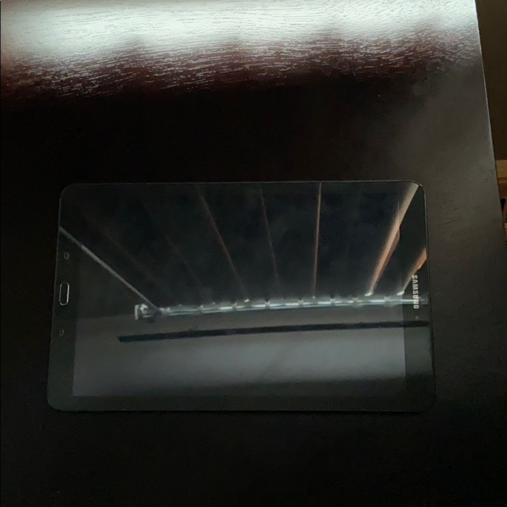 Samsung tablet - Picture 3 of 3